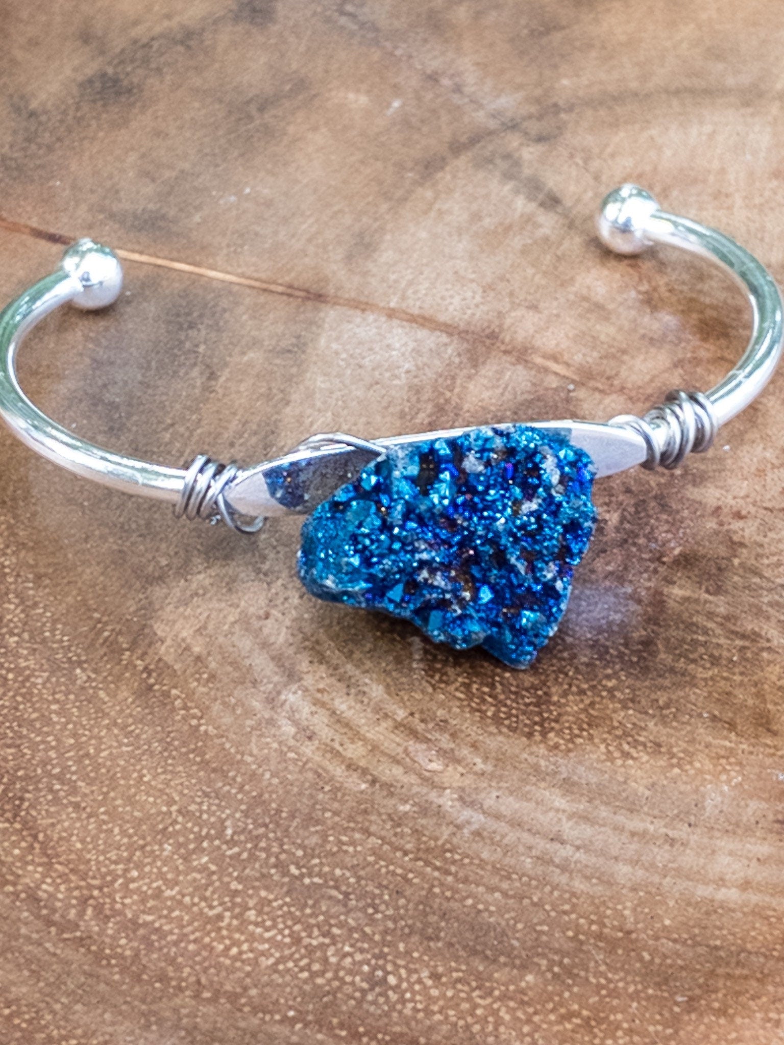 Natural stone bangle bracelet with druzy agate and copper wire - adjustable boho cuff